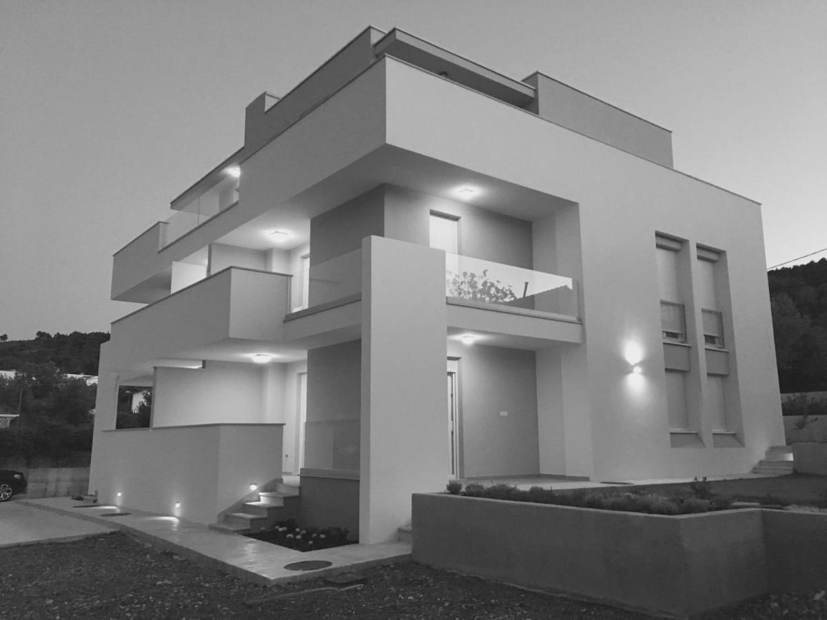 Apartments Alba 1 Slatine Exterior photo