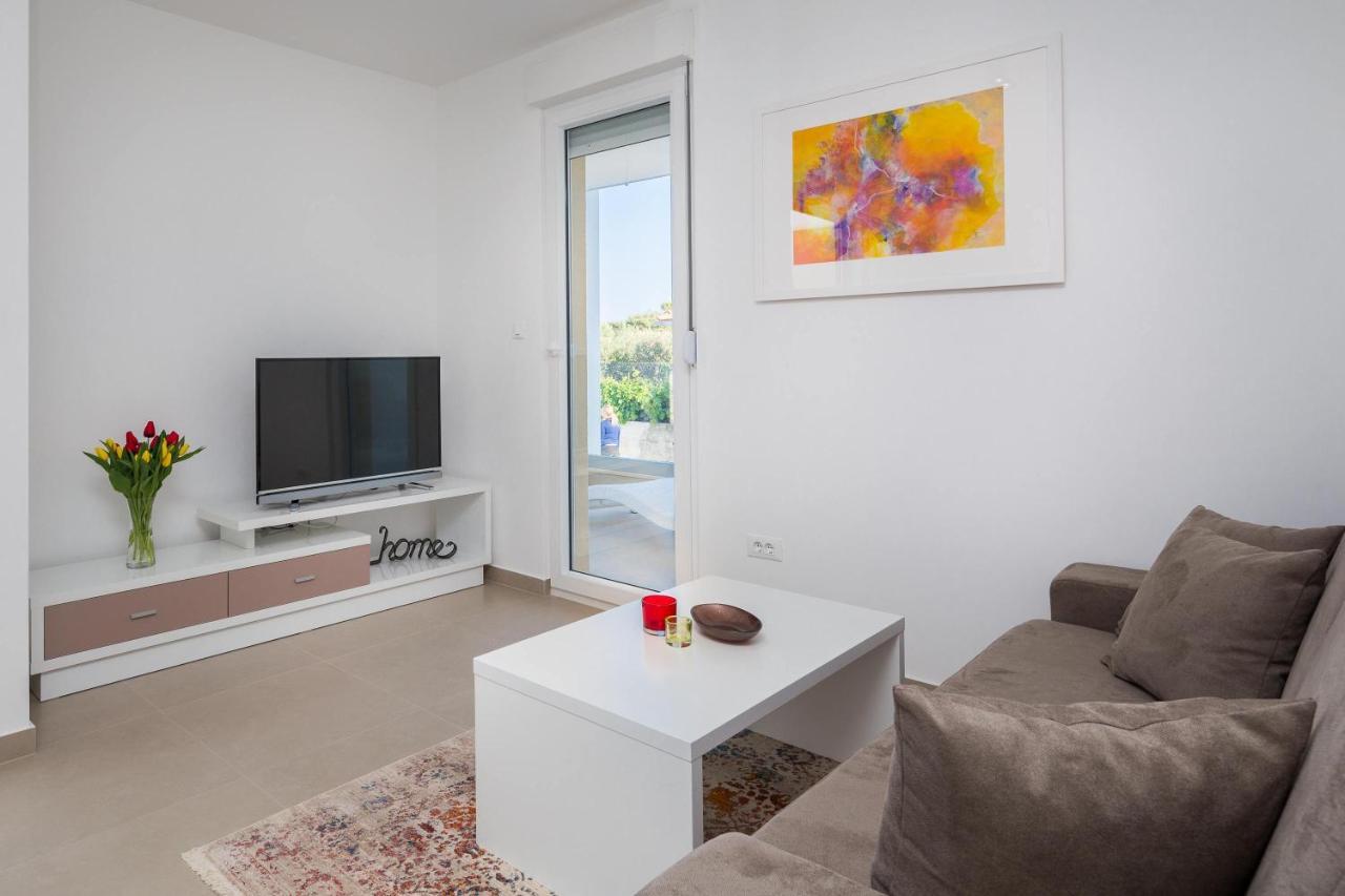 Apartments Alba 1 Slatine Exterior photo